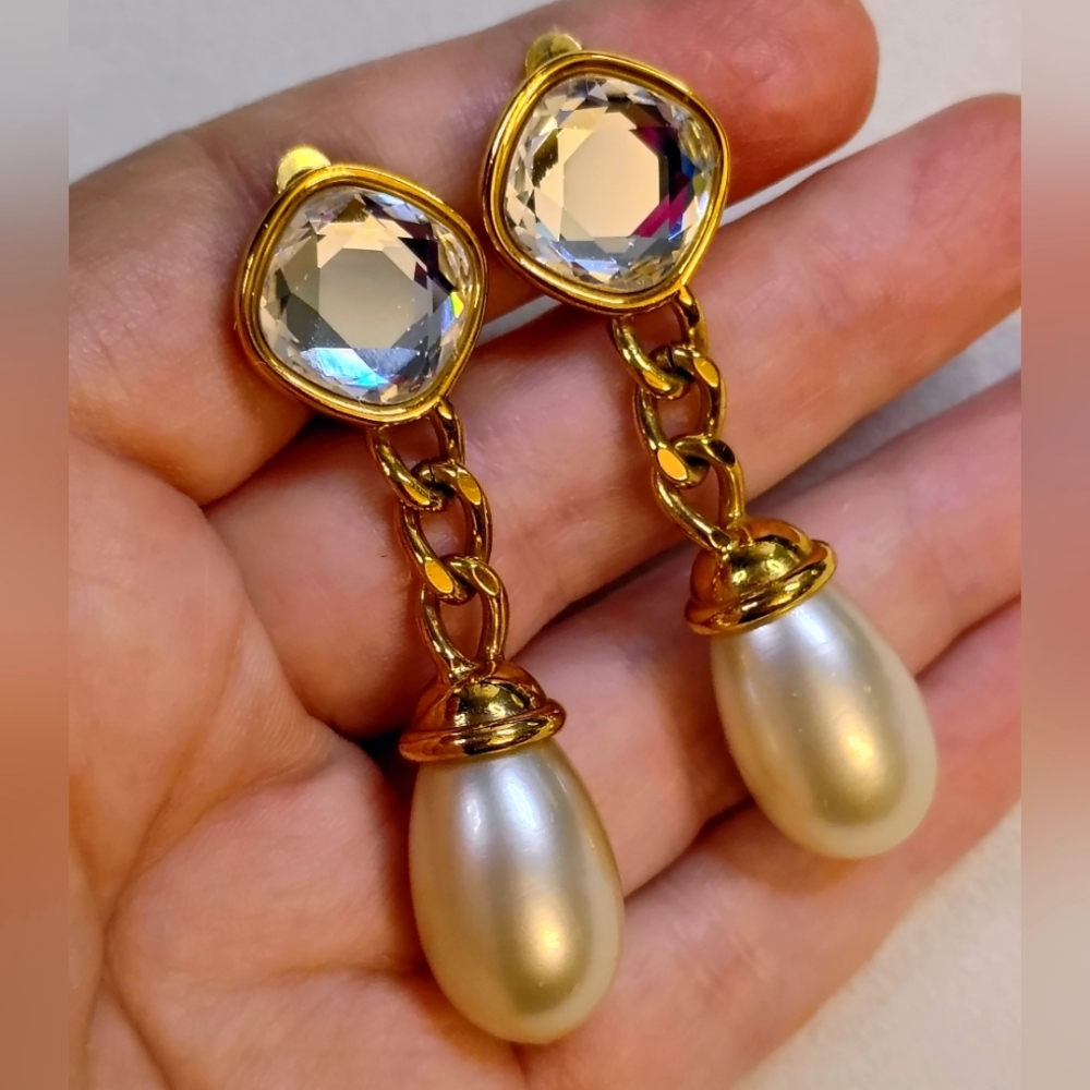 Chanel Vintage Strass Crystal Chain Dangle Clip-on Earrings